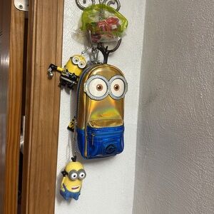 Minions lot= ✏️case bag+🔑⛓️